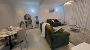 Superhost suits 2 bedroom